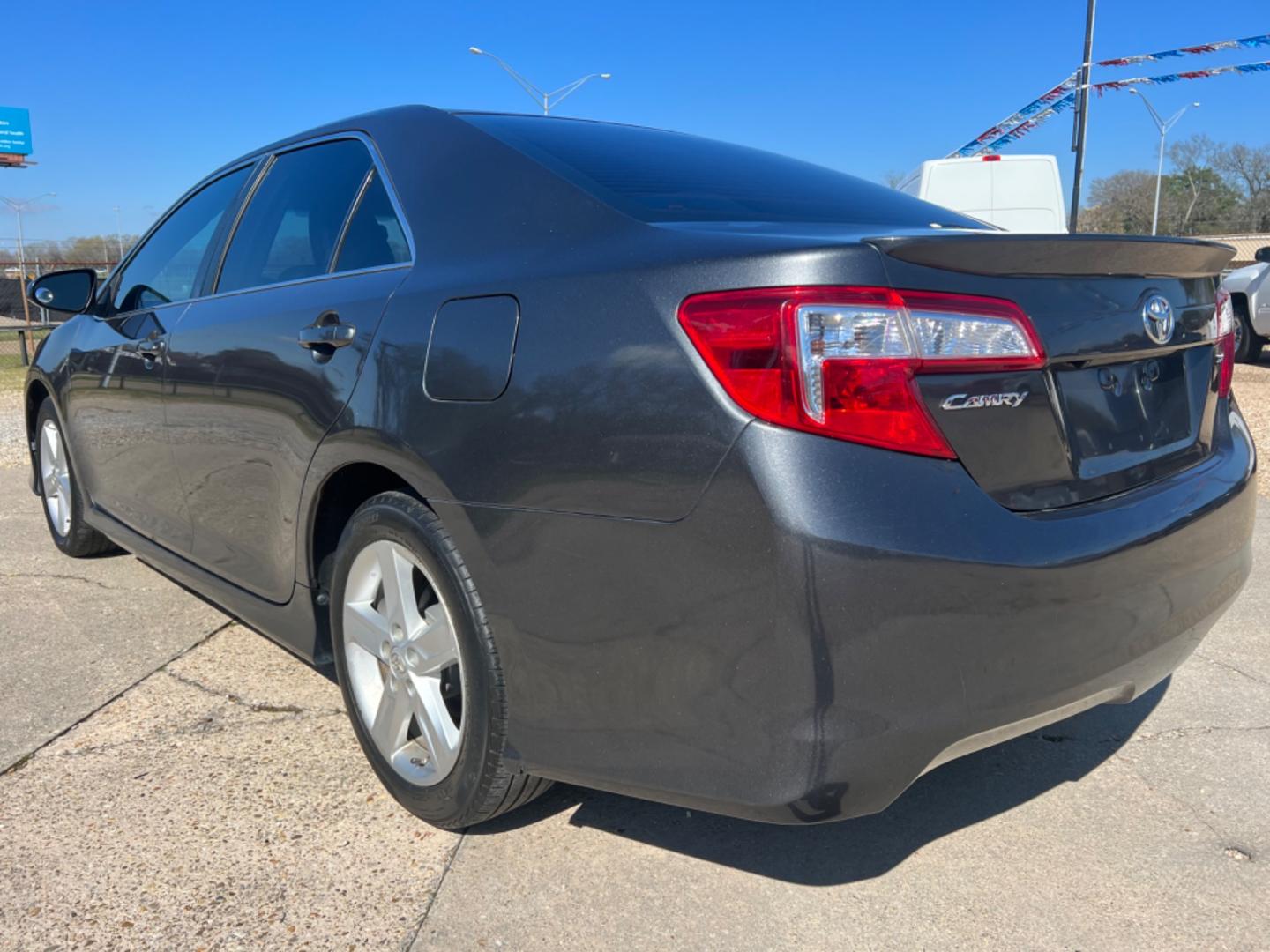 2014 Gray /Black Toyota Camry SE (4T1BF1FKXEU) with an 2.5L 4Cylinder engine, Automatic transmission, located at 4520 Airline Hwy, Baton Rouge, LA, 70805, (225) 357-1497, 30.509325, -91.145432 - 2014 Toyota Camry SE No Accidents, Two Owner, 2.5L 4 Cylinder, 180K Miles, All Power, Backup Camera. NO IN HOUSE FINANCING. FOR INFO PLEASE CONTACT JEFF AT 225 357-1497 CHECK OUT OUR A+ RATING WITH THE BETTER BUSINESS BUREAU WE HAVE BEEN A FAMILY OWNED AND OPERATED BUSINESS AT THE SAME LOCATION FOR - Photo#7